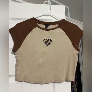 Rue 21 super cute stretchy cropped tee